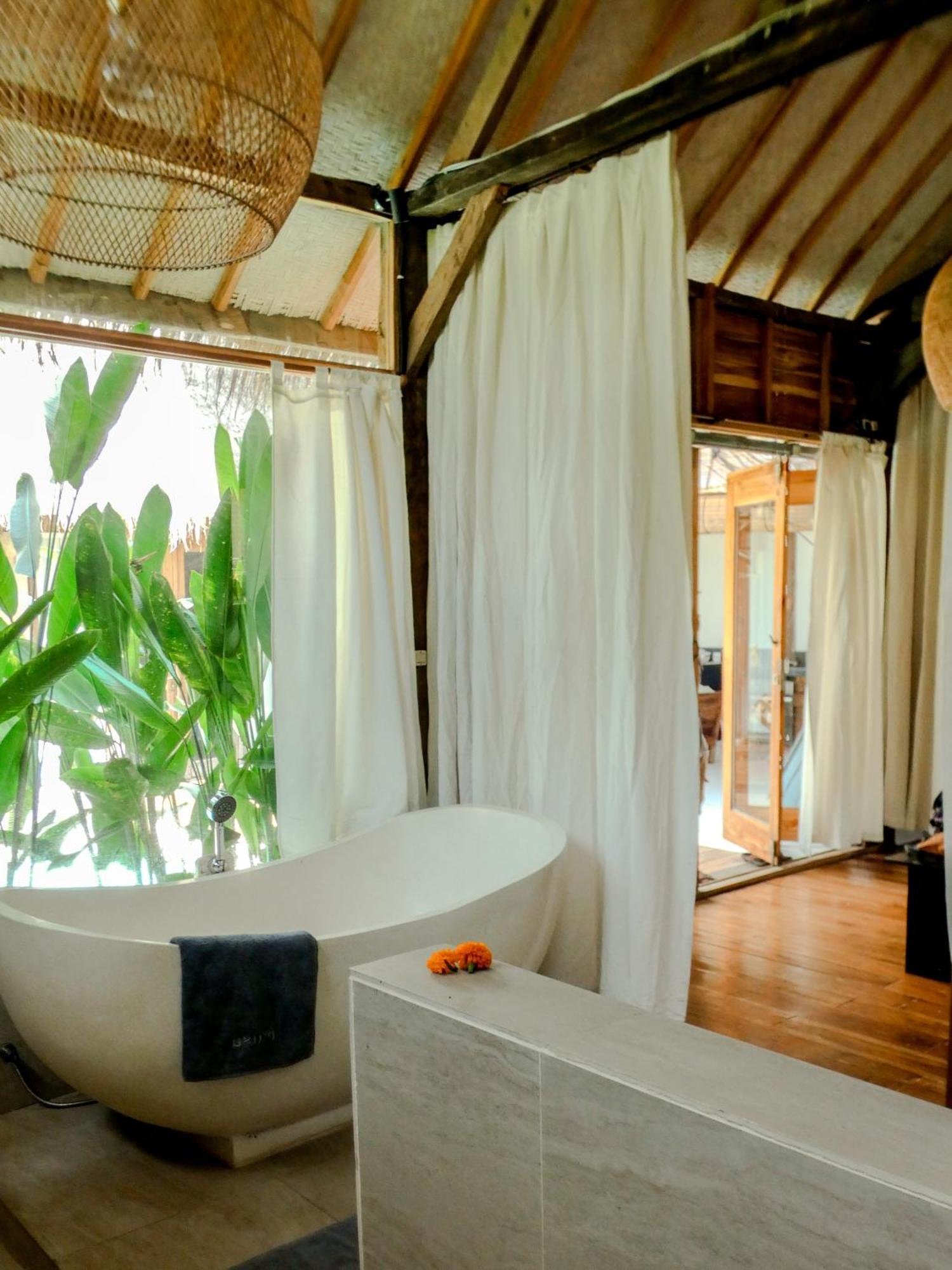 Musa Bintang Villas And Bungalows Gili Air Esterno foto